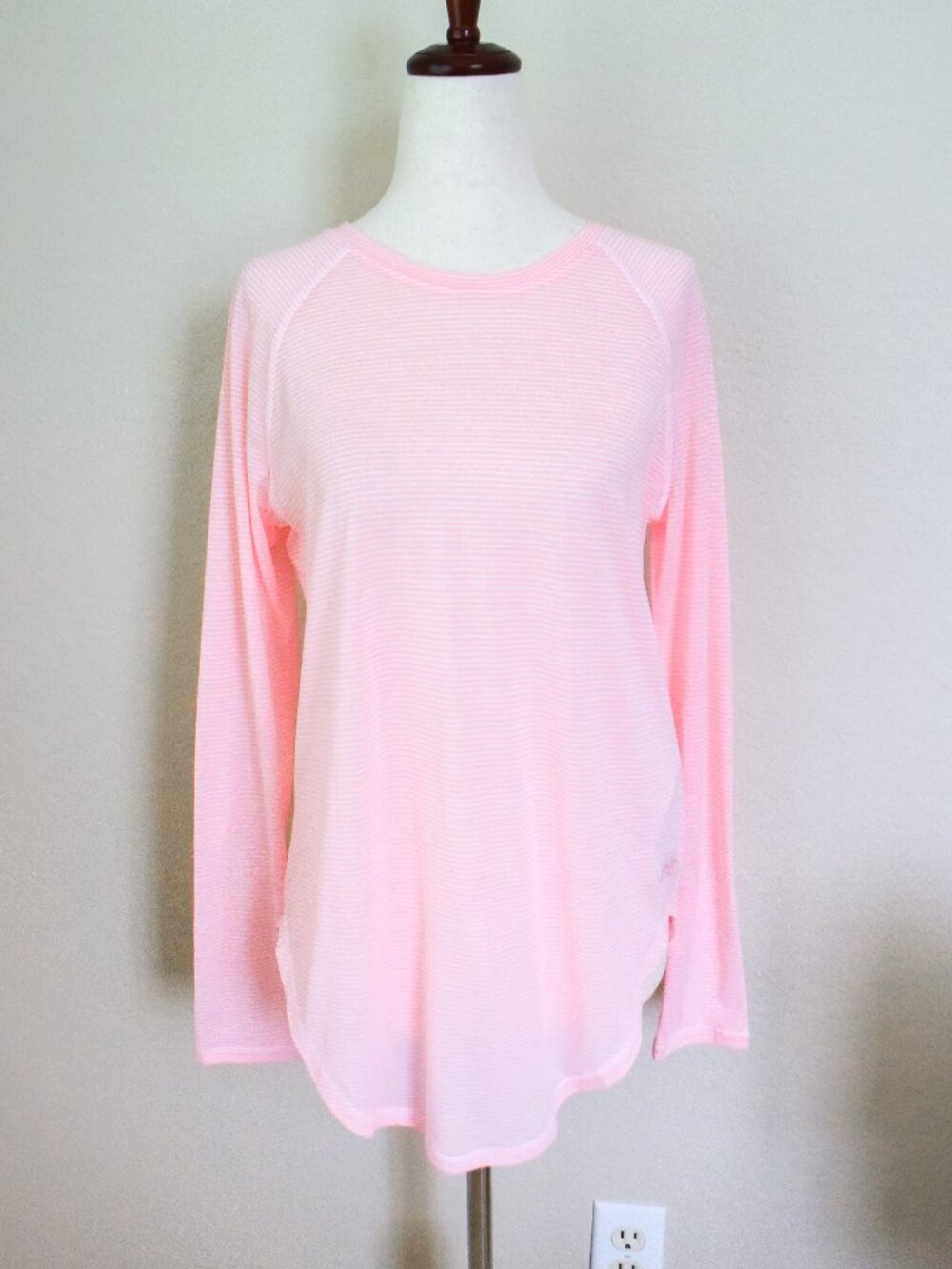 *Under Armour* Women's Pink Striped Long Sleeve Training Top - Small - SAMPLE!!